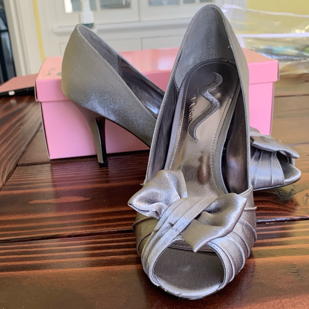 NINA Charcoal Gray Bow Peep Toe Heels